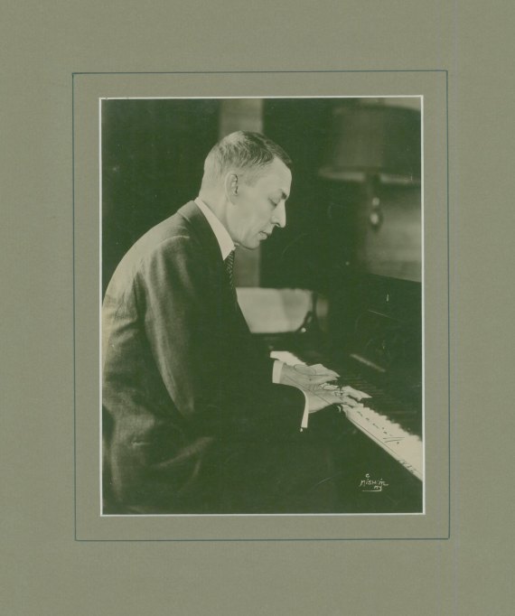 Rachmaninoff, Sergei - Photograph Signed